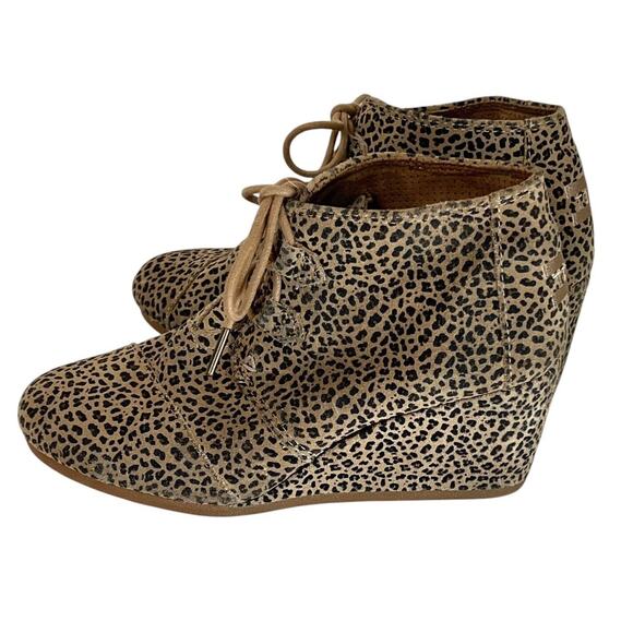 Toms Cheetah Suede Desert Lace Up Wedge Heels Ankle Booties Womens Size 8.5 - Picture 4 of 8